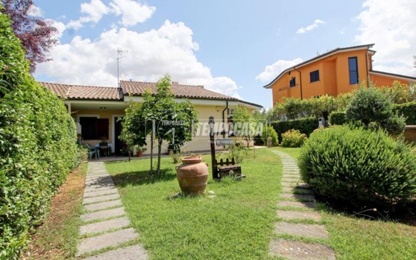 casa indipendente in vendita a Riano