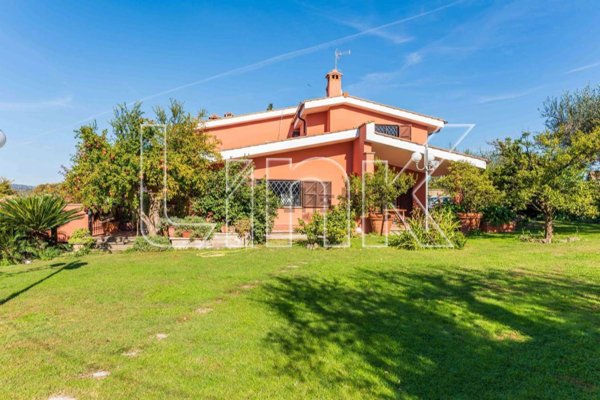 casa indipendente in vendita a Riano