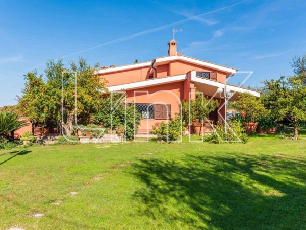 casa indipendente in vendita a Riano