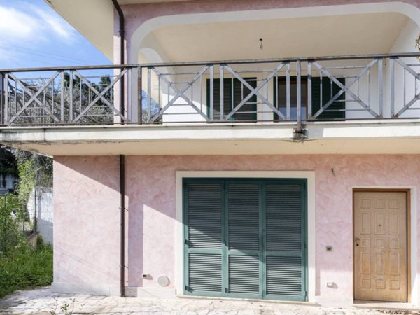 casa indipendente in vendita a Riano