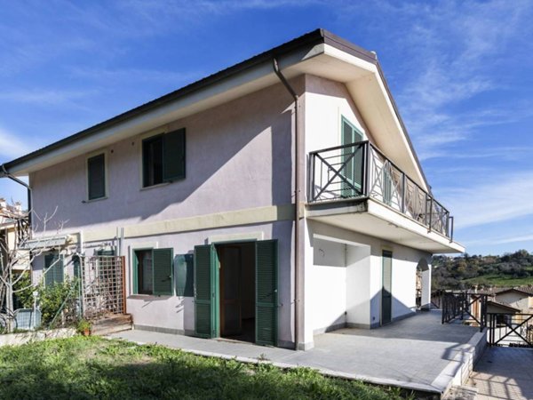 casa indipendente in vendita a Riano