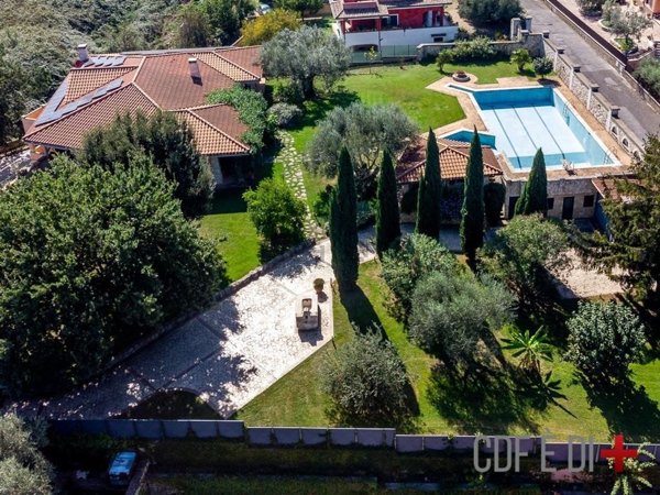 casa indipendente in vendita a Riano