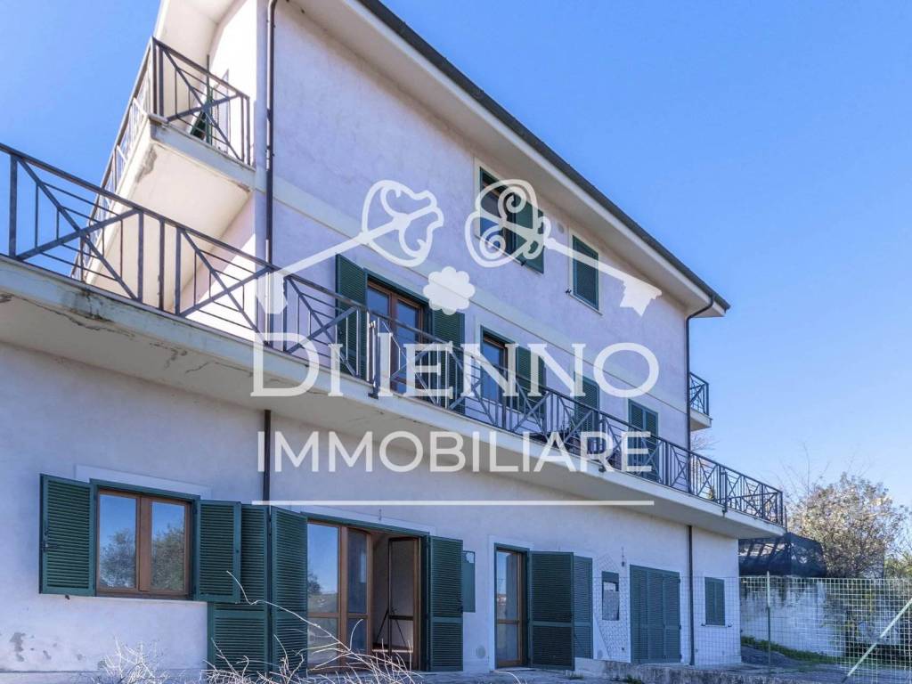 casa indipendente in vendita a Riano