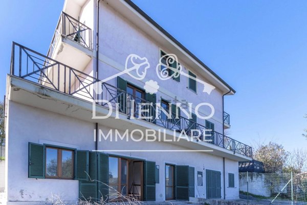 casa indipendente in vendita a Riano