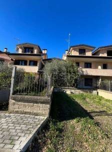 casa indipendente in vendita a Riano