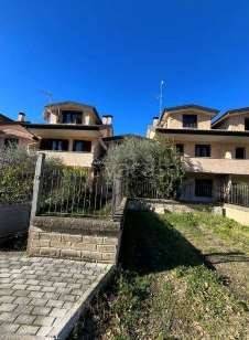 casa indipendente in vendita a Riano