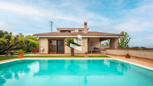 casa indipendente in vendita a Riano