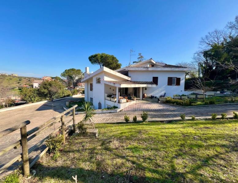 casa indipendente in vendita a Riano
