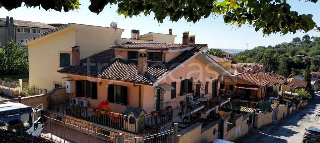 casa indipendente in vendita a Riano