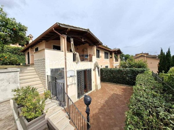 casa indipendente in vendita a Riano