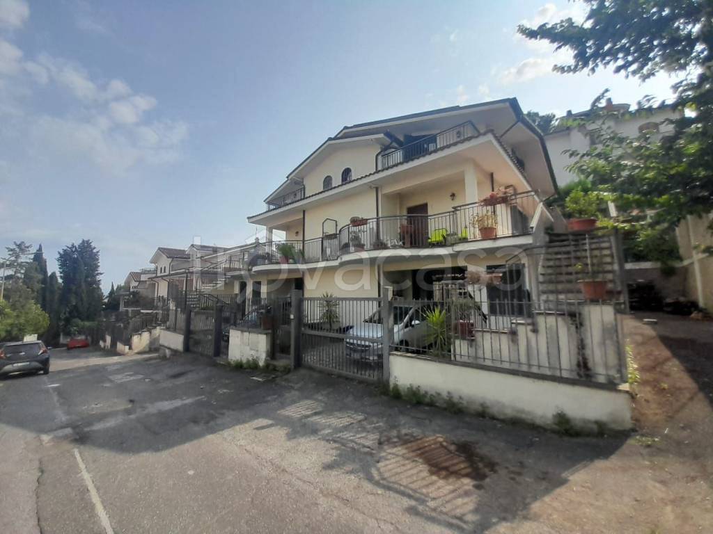 casa indipendente in vendita a Riano