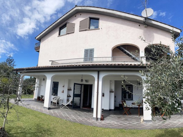casa indipendente in vendita a Riano