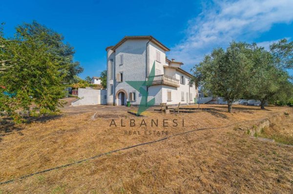 casa indipendente in vendita a Riano