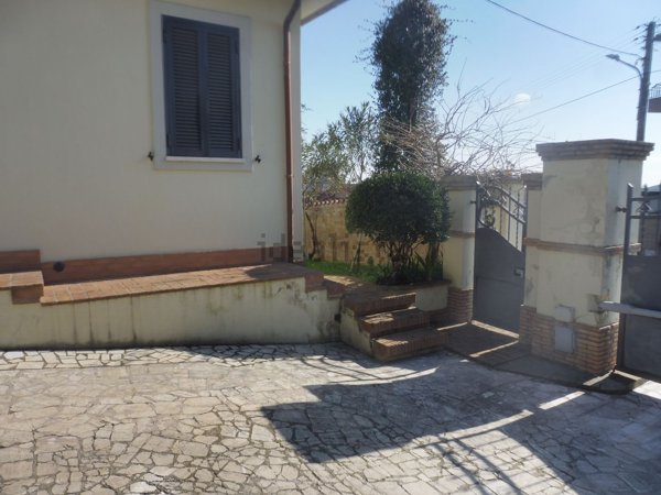 casa indipendente in vendita a Riano