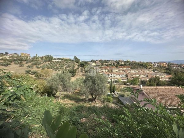 terreno edificabile in vendita a Riano