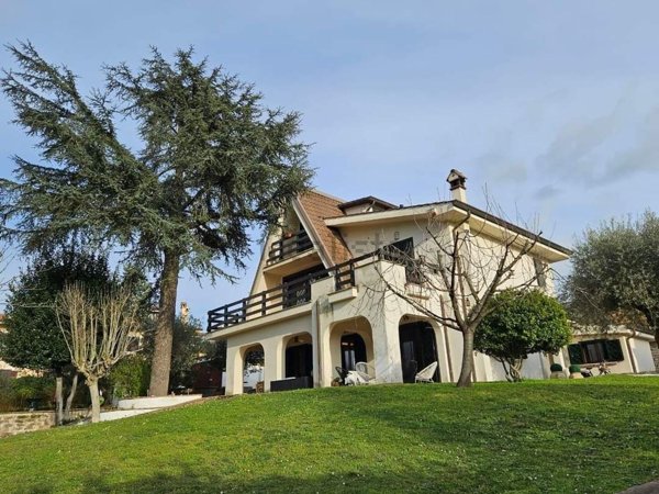 casa indipendente in vendita a Riano