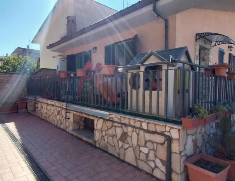 casa indipendente in vendita a Riano