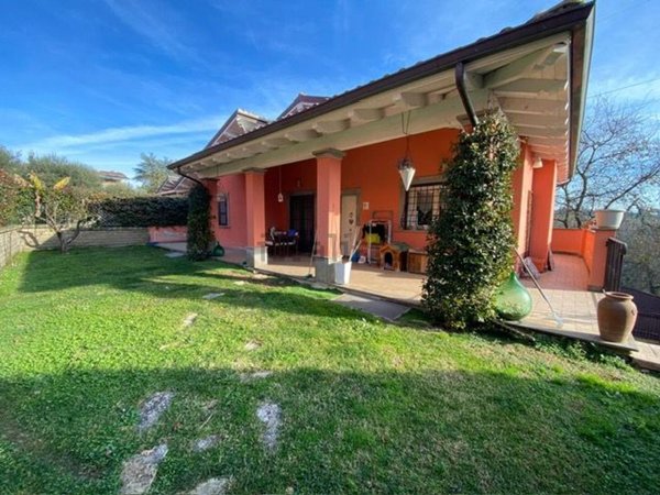 casa indipendente in vendita a Riano