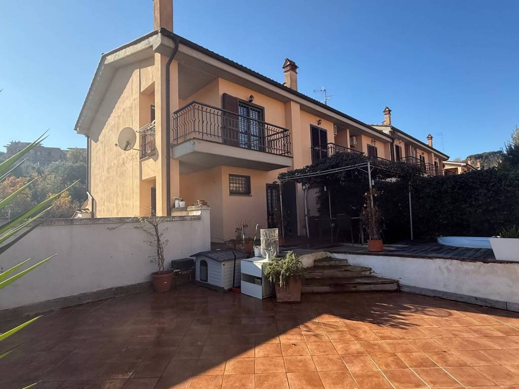 casa indipendente in vendita a Riano