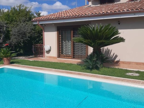 casa indipendente in vendita a Riano