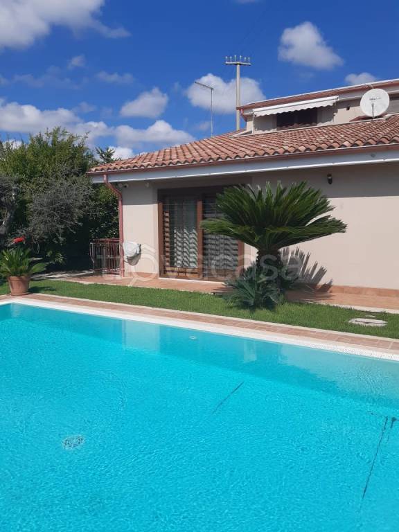 casa indipendente in vendita a Riano