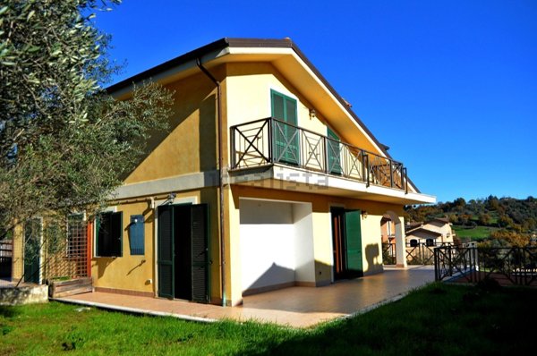 casa indipendente in vendita a Riano