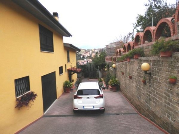 casa indipendente in vendita a Riano