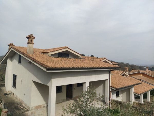 casa indipendente in vendita a Riano