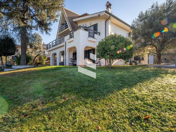 casa indipendente in vendita a Riano