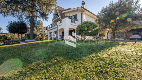 casa indipendente in vendita a Riano