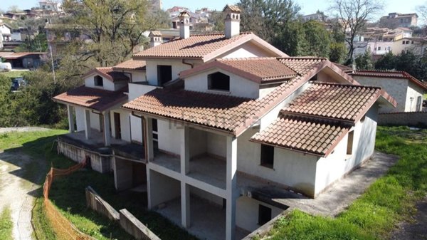 casa indipendente in vendita a Riano