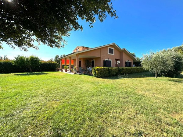 casa indipendente in vendita a Riano