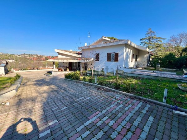 casa indipendente in vendita a Riano