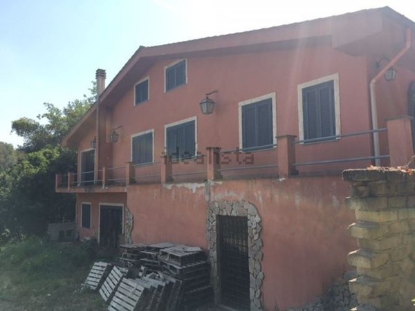 casa indipendente in vendita a Riano