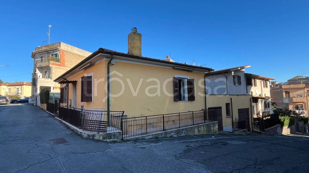 casa indipendente in vendita a Riano
