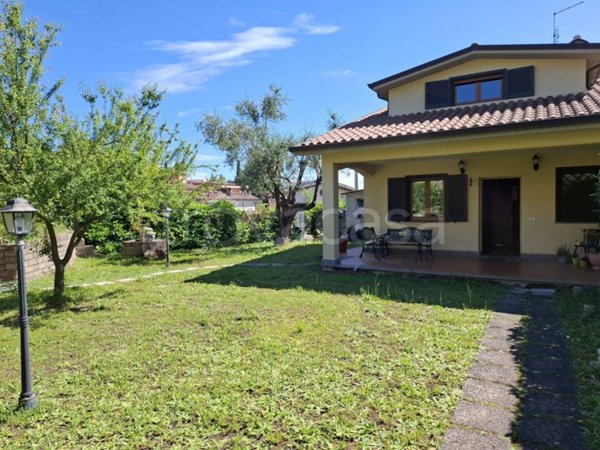 casa indipendente in vendita a Riano