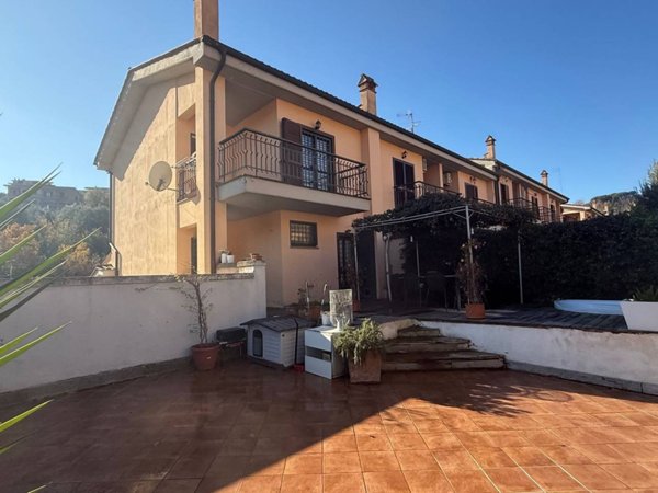 casa indipendente in vendita a Riano