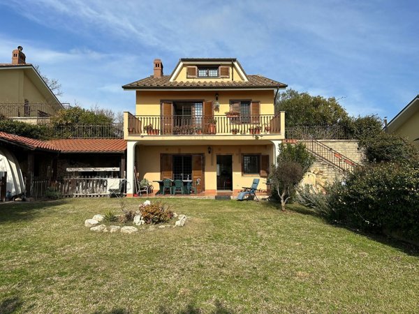casa indipendente in vendita a Riano