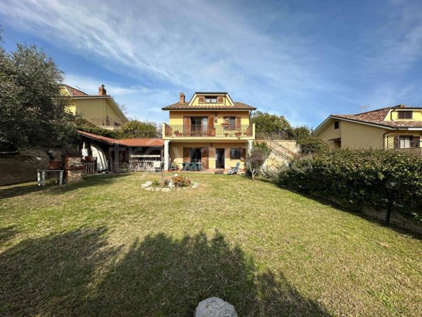 casa indipendente in vendita a Riano