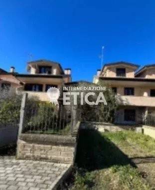 casa indipendente in vendita a Riano
