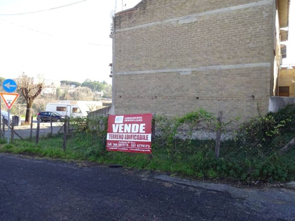 terreno edificabile in vendita a Riano