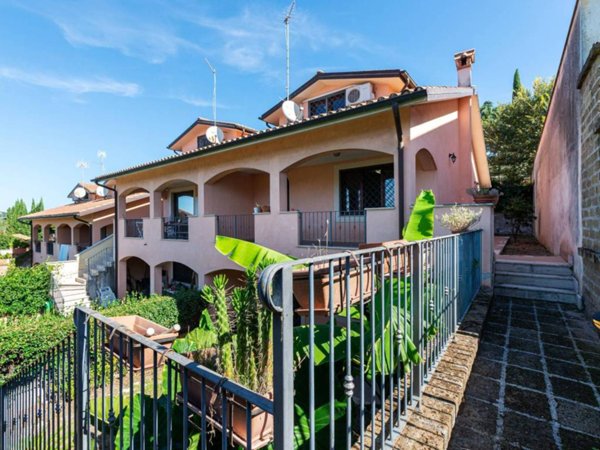 casa indipendente in vendita a Riano