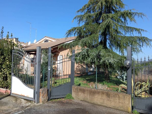 casa indipendente in vendita a Riano