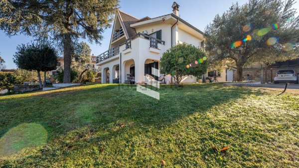 appartamento in vendita a Riano