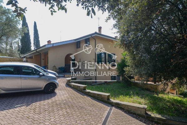 casa indipendente in vendita a Riano