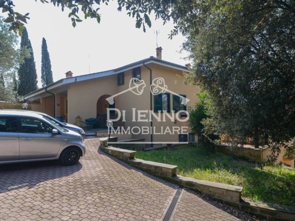 casa indipendente in vendita a Riano