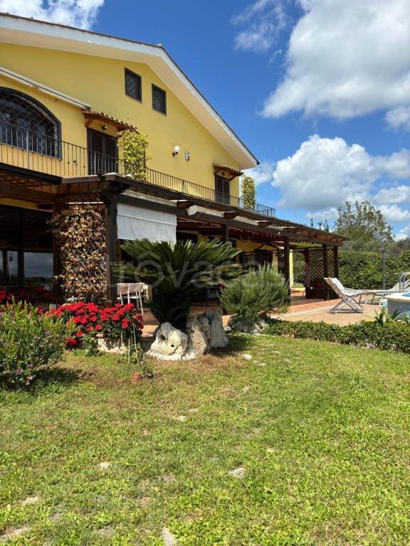 casa indipendente in vendita a Riano