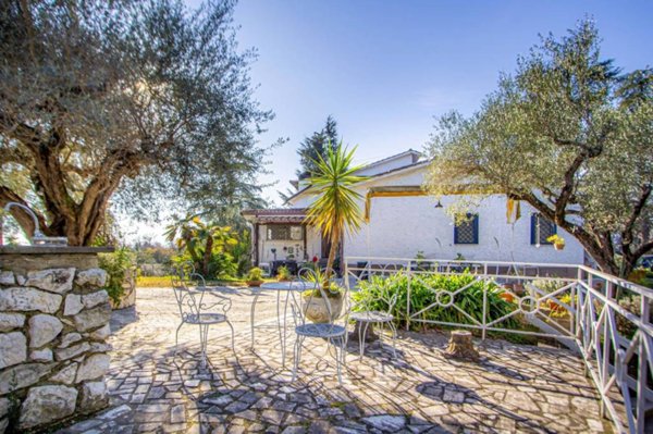 casa indipendente in vendita a Riano