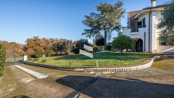 casa indipendente in vendita a Riano