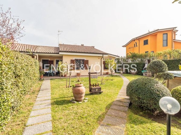 casa indipendente in vendita a Riano